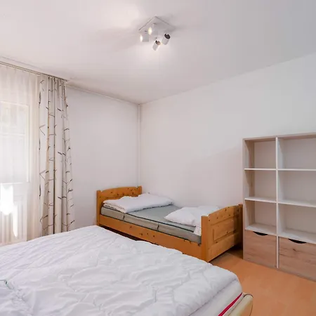 Bright 2br With Parking And Balcony Apartment *