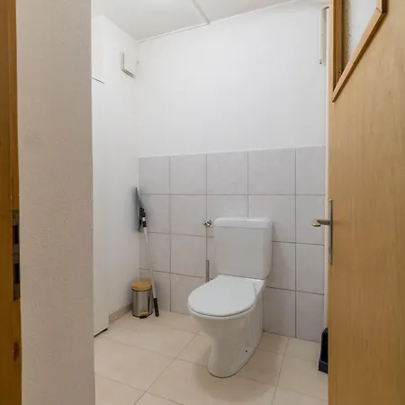 Bright 2br With Parking And Balcony Apartment
